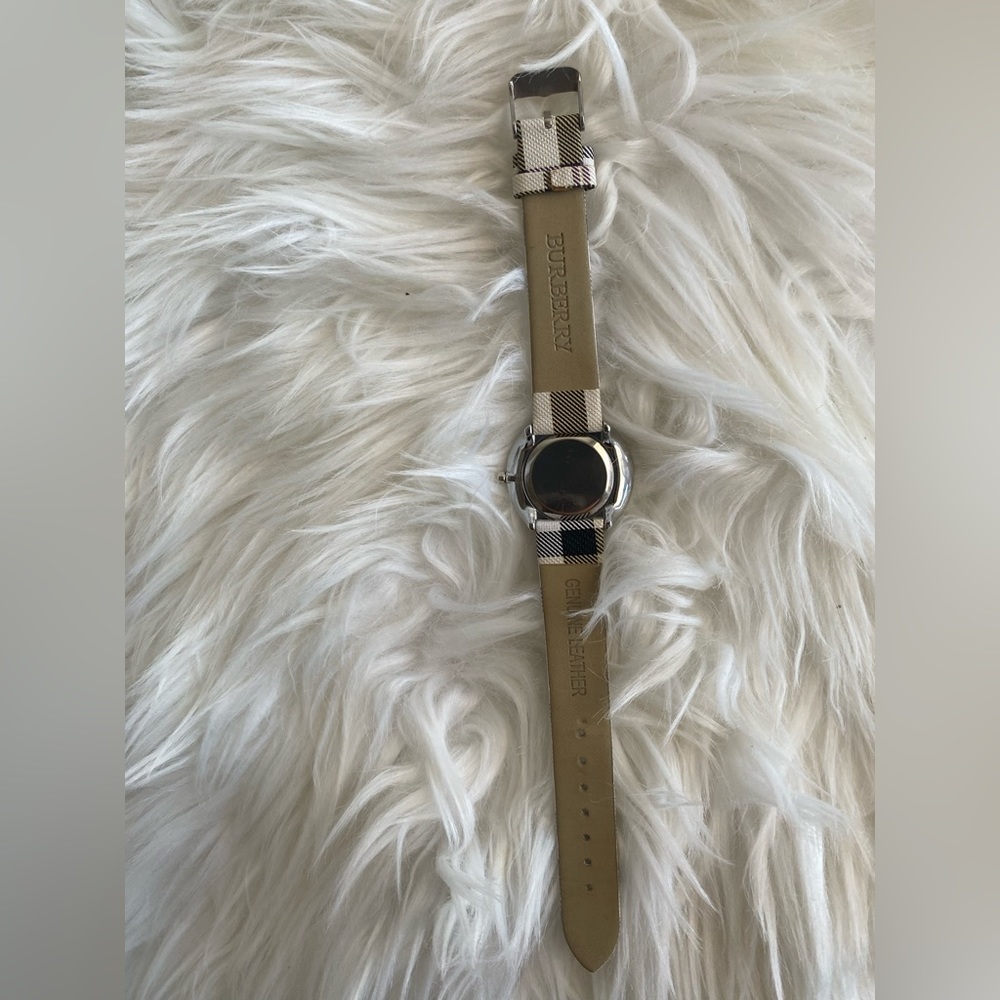 ✨Burberry rare diamond watch ✨genuine leather - Picture 7 of 9